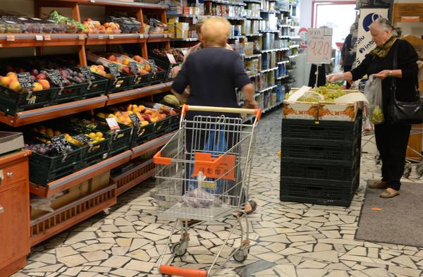 FA LA SPESA A SBAFO AL SUPERMERCATO, NEI GUAI UN MANIAGHESE